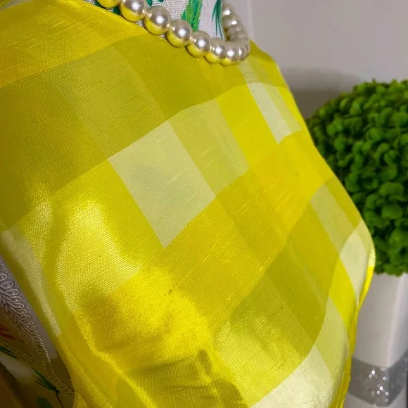 Stunning silk dress, best fit a size 8 to 10. - Picture 7 of 9